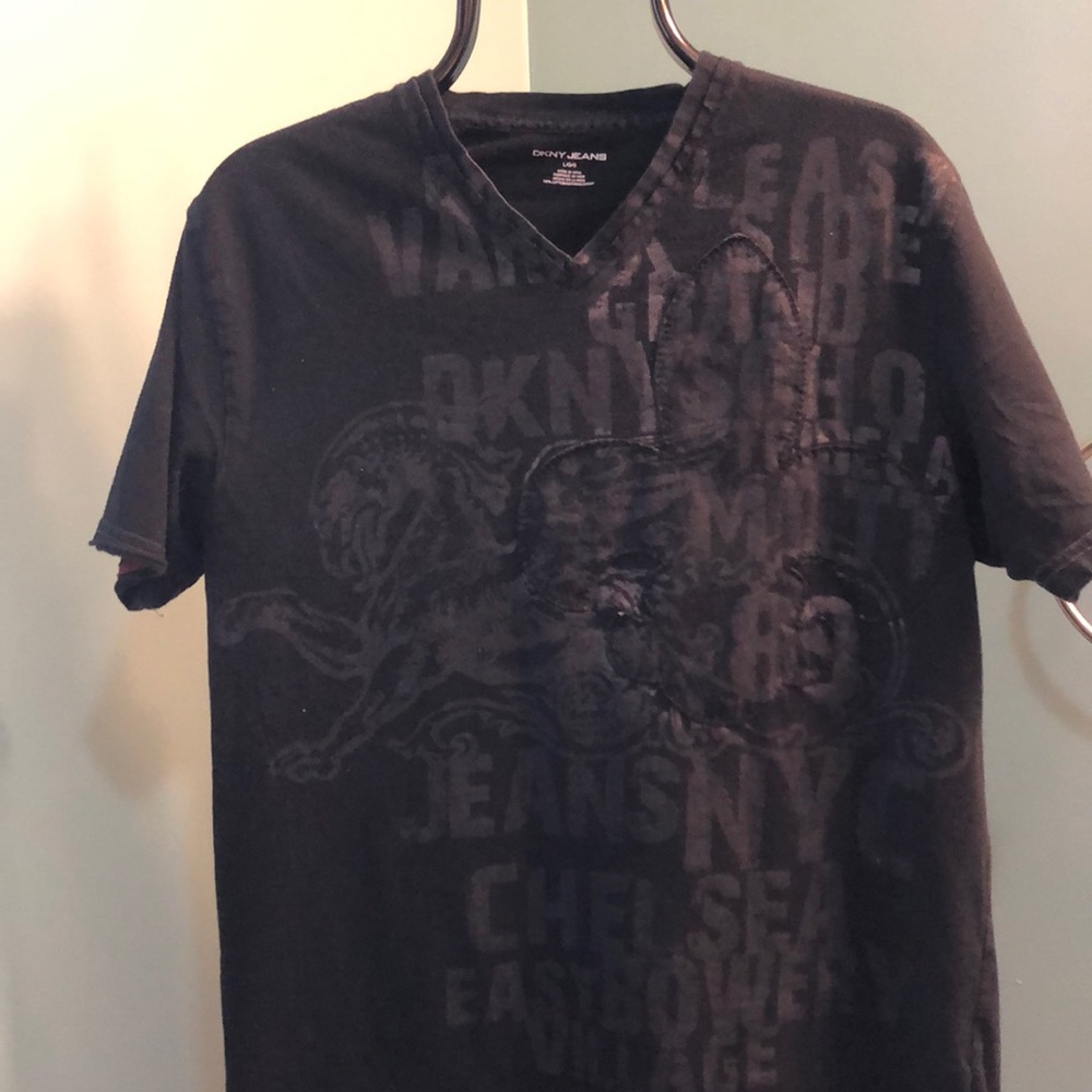 Men’s DKNY T-shirt